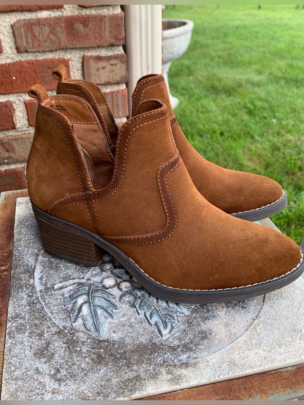 NEW Western style upper Leather  slip on  ankle Boots